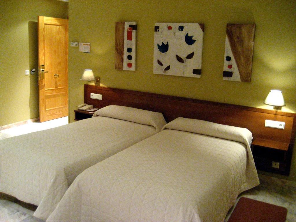 Hotel La Torre Vega de Valdetronco Pokoj fotografie