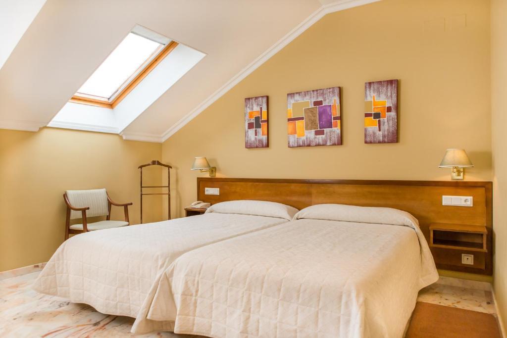 Hotel La Torre Vega de Valdetronco Pokoj fotografie